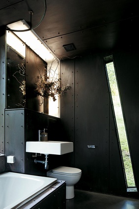 Lean Black Queenstown House by Stacey Farrell architect.
