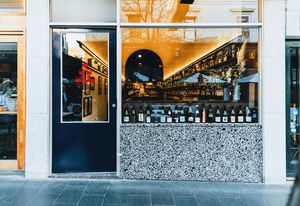 在亚比利斯特和法国海军中克制了Terrazzo Poinels是旧干净清洁工商店已经找到了新目的的唯一线索。