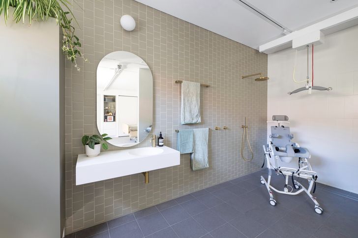 Owen’s ensuite bathroom featuring Phoenix tapware and Omvivo Neo basin.