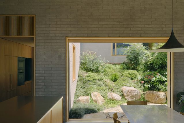 Hislop Hill House by Clare Cousins Architects | ArchitectureAu