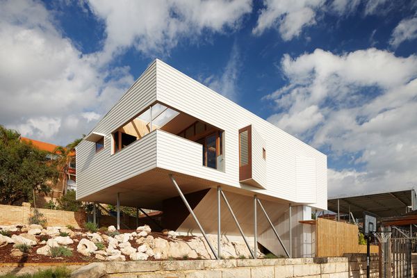 A Suburban Beach House by David Barr and Ross Brewin Architects in Association.