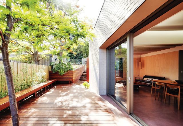 A large opening between the main living space and deck allows a connection with the elements, and for winter sun to penetrate the concrete slab.
