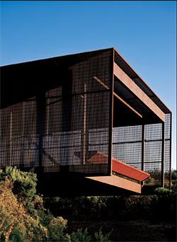 The house opens up at each end, allowing for protected verandah spaces. A large-section Corten steel profile acts as both barrier and seat or table.