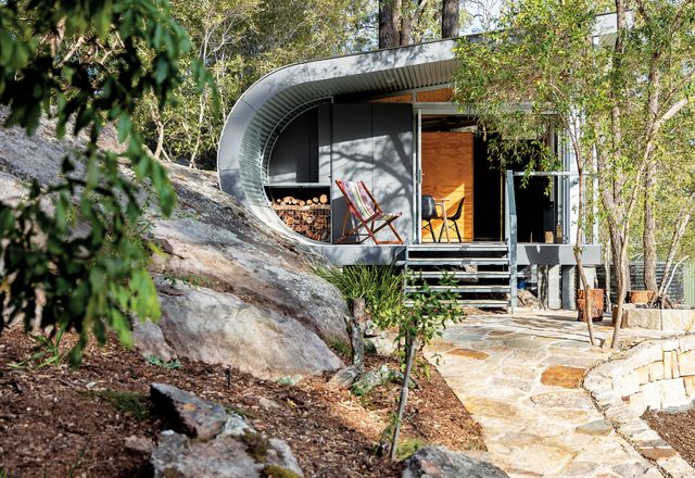 The Fabshack project in the Blue Mountains is a case study in prefabrication and minimizing waste.