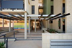  Detail of the communal area at the entry to the “pedestrian spine”, the main strategy for promoting sociability. This links to stairways accessing the upper-level units, and allows a through-site link from the street front to the park beyond. Image: Graham Philip 