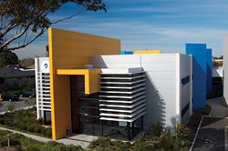 Kingspan Architectural Wall Panels used at Holmesglen Institute of TAFE, Victoria, by Peddle Thorp Architects. Photograph Steve Turner.
