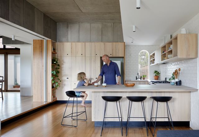 The handpainted fibre cement ceiling gives the living areas their distinct identity and contrasts with the kitchen’s understated material palette.