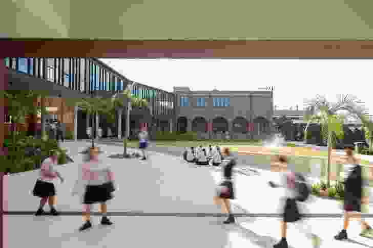 设计方案涉及为学校重建一个有意义的中心(Marian Square)——一个反映社区核心的实体心脏。