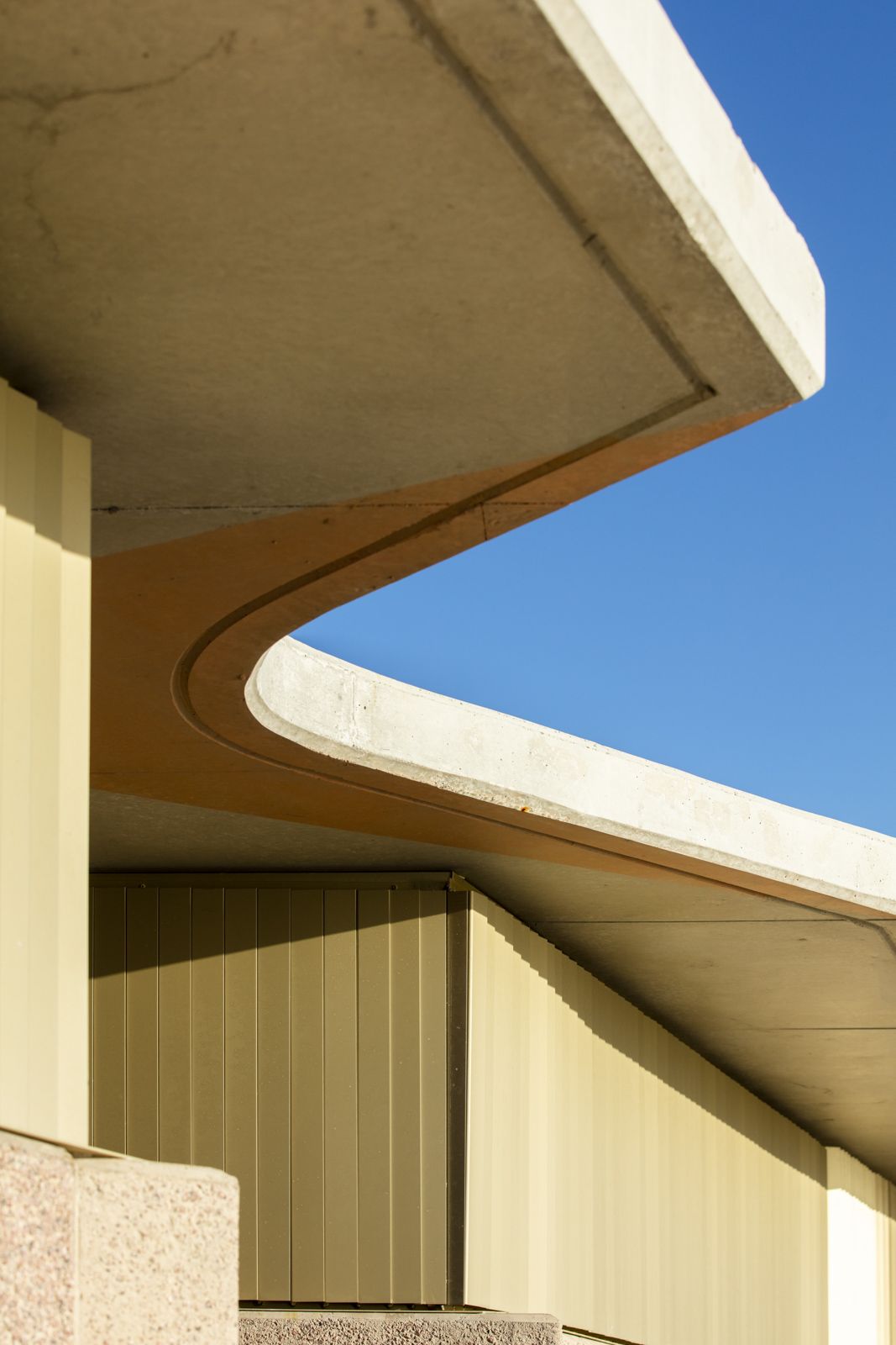 Mahon Pool Amenities by lahznimmo architects | ArchitectureAu