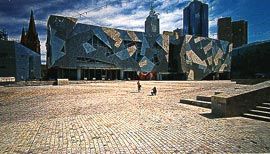 Overviews of the plaza.
