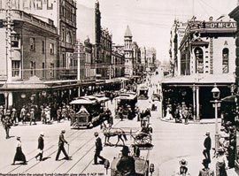 King Street, Sydney, looking east from George Street. Photo Henry King, The Tyrrell
Collection, National Library of Australia.