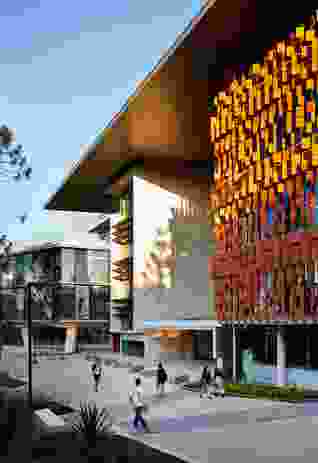 UQ Advanced Engineering Building (Qld) by Richard Kirk Architect Hassell Joint Venture.