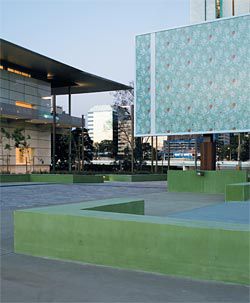 Gallery of Modern Art, by Architectus, left, and the State Library of Queensland, by Donovan Hill and Peddle Thorp, right. Image: Jon Linkins.
