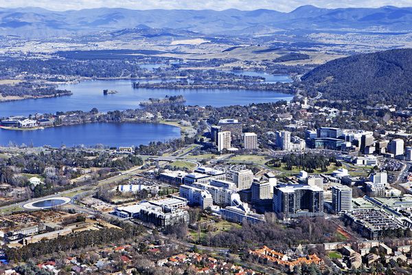 Canberra's Denman Prospect is being referred to as Australia's first mandated solar community after its developers introduced a minimum solar requirement for each dwelling.
