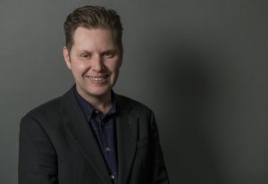 康拉德·加吉特董事总经理劳伦斯·托尔多。