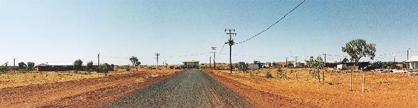 Remote Aboriginal Community in Central
Australia. Photographer Paul Memmott, Aboriginal
Environments Research Centre.