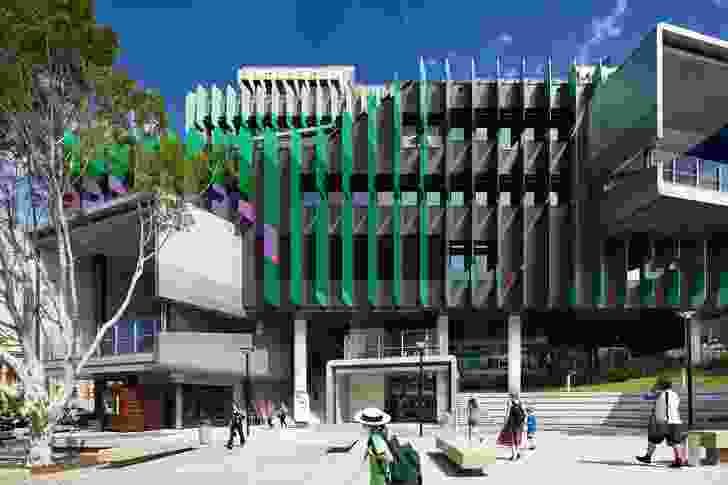 A generous plaza at the north-west of the site mediates between the hospital and the South Brisbane Town Hall.