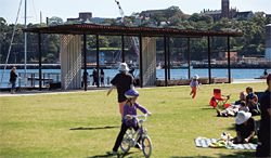 A second shade pavilion is located on the water’s edge. Image: Brett Boardman