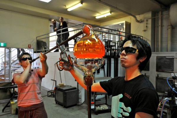 Live glass blowing demonstration at JamFactory.