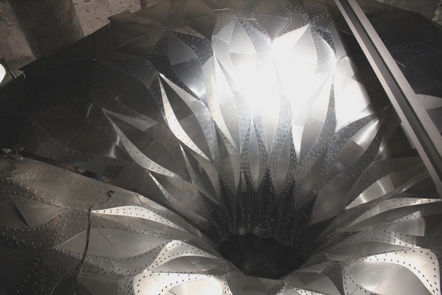 Aluminum pieces were modelled and pre-fabricated by robots to create Zaha Hadid’s sculpture.