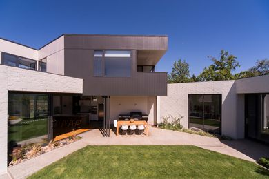 The design adopts a courtyard house model that is well-suited to Launceston’s variable climate.