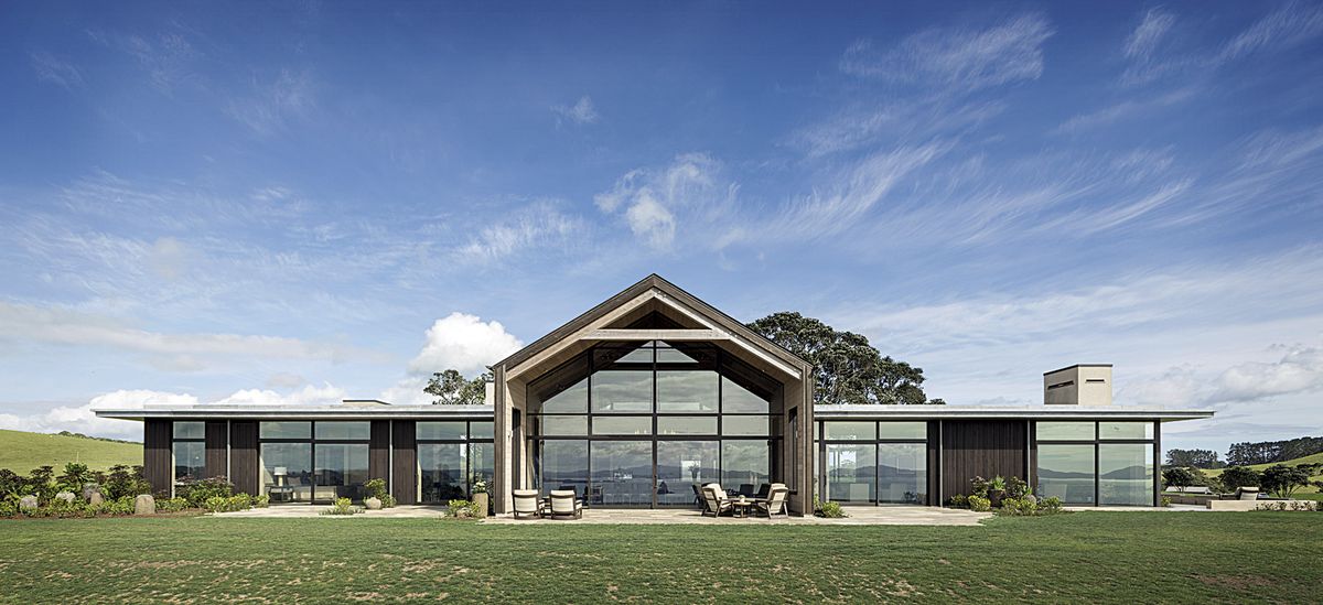 Cloudy Bay Shack by Paul Rolfe and Tonkin Zulaikha Greer