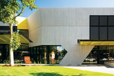 The new north facade of the Bendigo Library Redevelopment, a project which reinvigorates the Victorian city’s existing library, built in 1982–84 by Robinson Loo Wyss & Schneider.