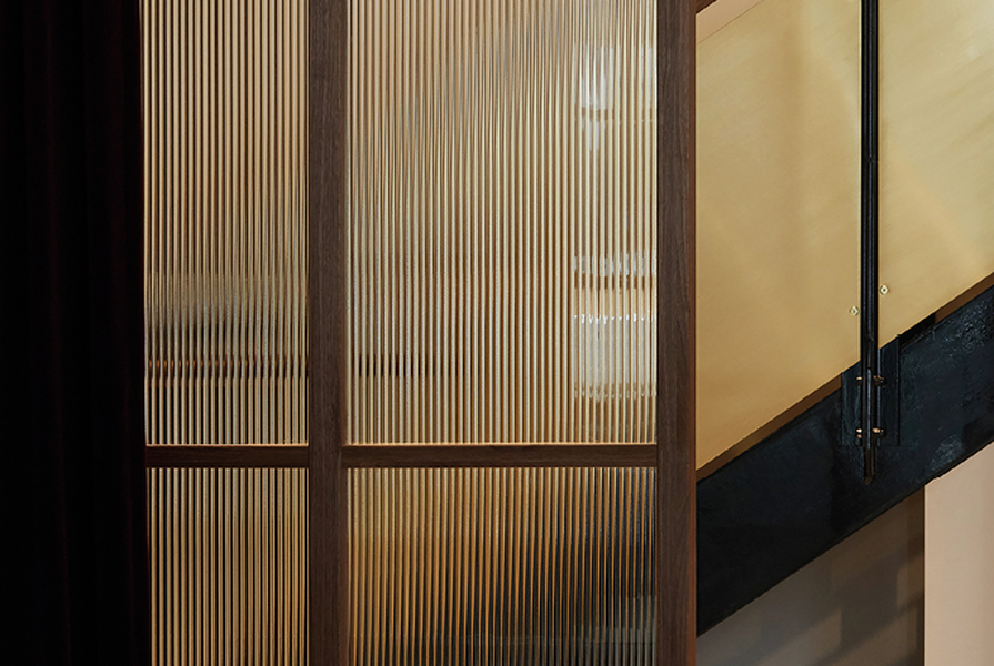 ranslucent screens and curtained spaces create versatility on the clinic’s lower level.