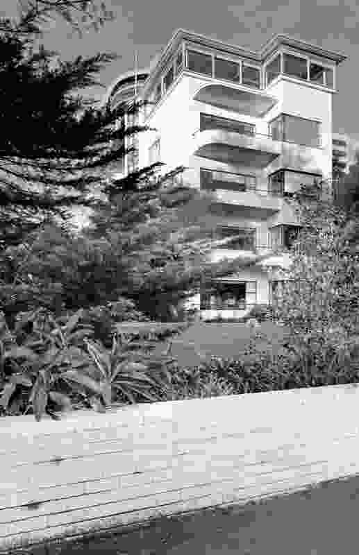 Newburn apartments, overlooking Albert Park, by Frederick Romberg (1939).