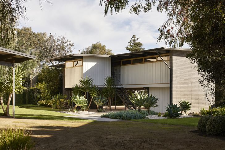 Dallwitz House by John Chappel.