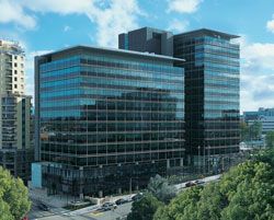 The New South Wales Police Headquarters seen
from the north-east. 