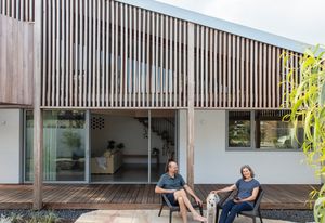 为了建造一个永恒而独特的住宅,Adam和Kerry Mason与Philip Stejskal Architecture合作。