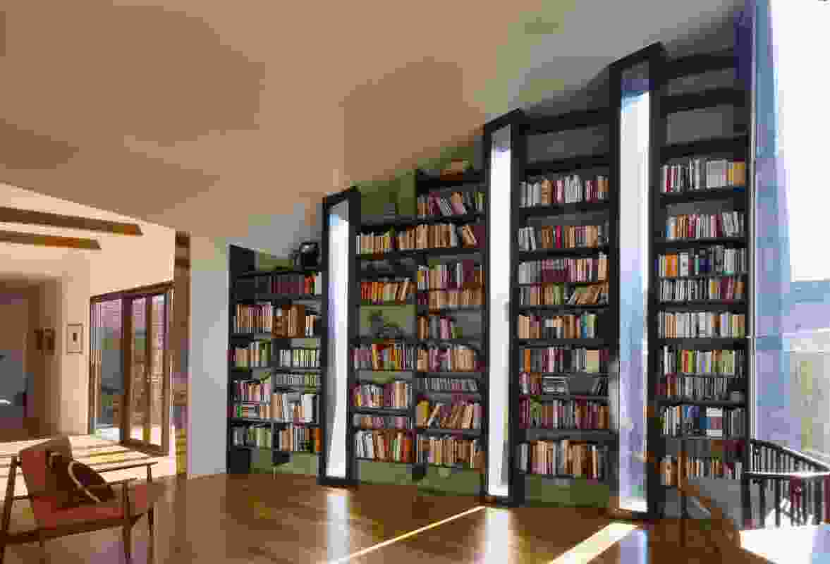 The more passive space of the addition caters sedentary activities and includes the clients’ extensive book collection.