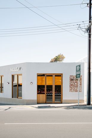 Marovich began by maximising the building’s openings through the installation of large timber frames, flooding the 101-square-meter space with light and creating a visual connection with the street.