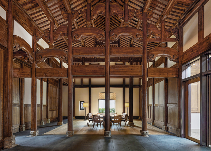 Set among the rescued camphor trees, Amanyangyun incorporates antique buildings – mainly ancestral homes – that have been carefully reconstructed and configured as guest villas.