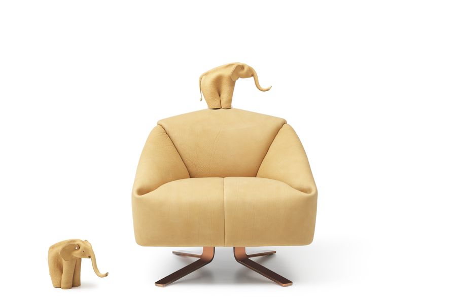 Recently created for de Sede, the DS-373 sofa was inspired by a small, leather elephant that Alfredo found at a flea market. 