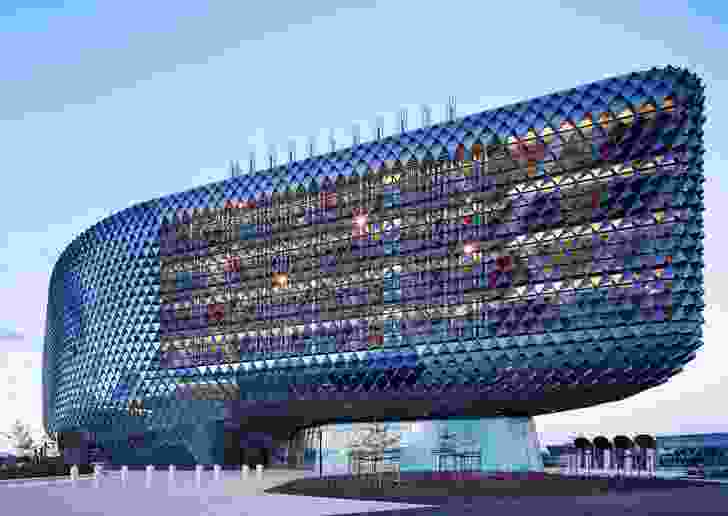 South Australian Health and Medical Research Institute (SAHMRI) by Woods Bagot.