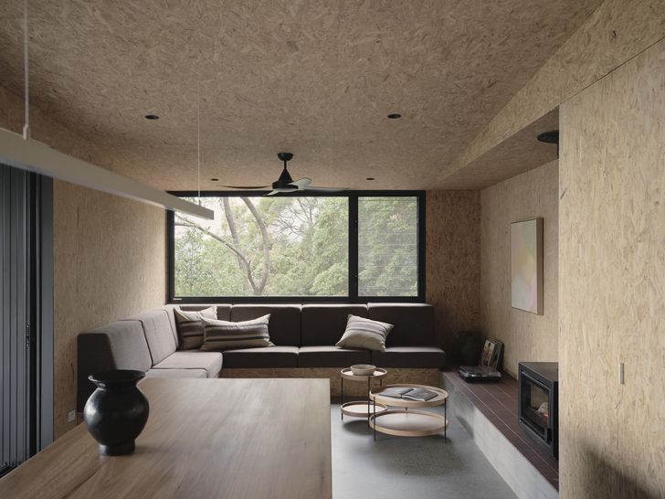 The interior is lined in OSB, a cost- effective material that is in keeping with the cabin’s simplicity.