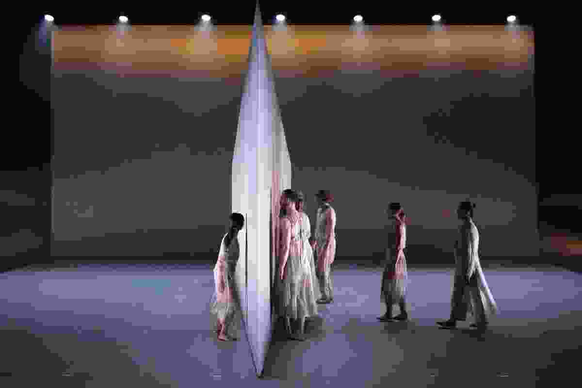 The wall creates a barrier between the dancers.