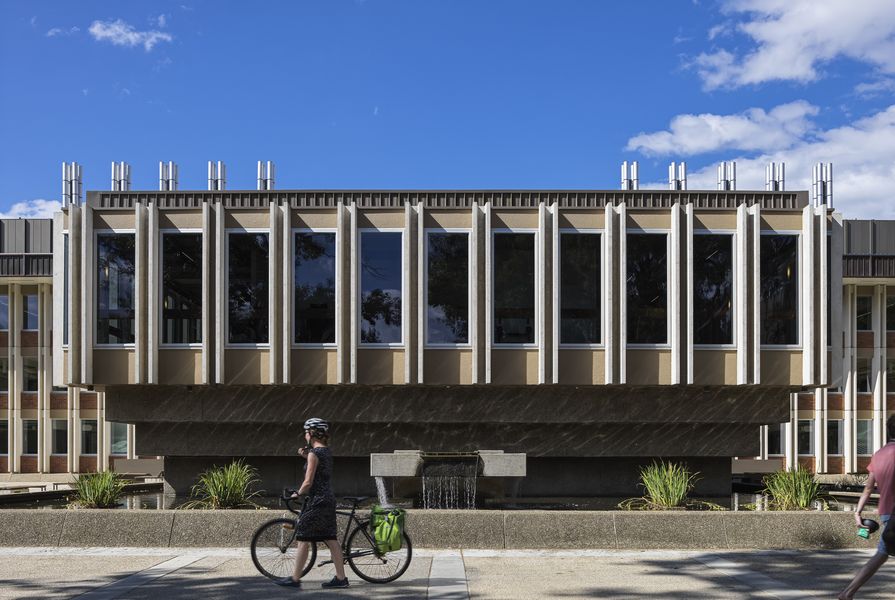 Hassell has completed the refurbishment of a building constructed in 1968 as the Research School of Chemistry.