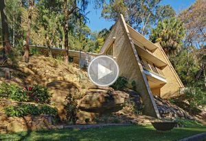 Cabbage Tree House by Peter Stutchbury Architecture, winner of the 2018 Australian House of the Year.