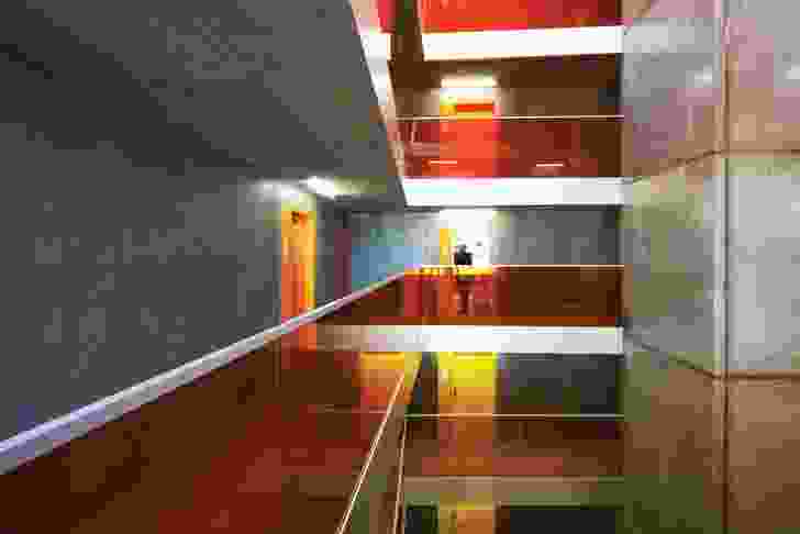 Internally, each floor reflects the gradation of colour from yellow at the entrance to red on the rooftop.