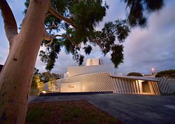 Western
elevation of the
Victorian Space
Science Centre,
with its curving
protective walls.