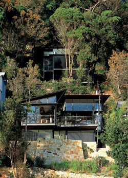 Dawson Brown’s
James-Robertson house, seen from the jetty.