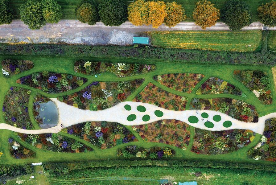 The garden designed by Piet Oudolf at the Hauser and Wirth gallery in Somerset, UK includes a large perennial meadow at the rear of the main building.