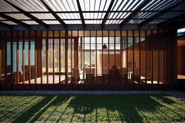 Virginia Kerridge Architect’s House in Country NSW takes inspiration from Katsura Imperial Villa where every detail is devoted to the experience of the landscape.