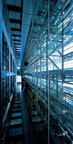  Looking up into the atrium space and at the glass lifts. Image: Richard Glover 