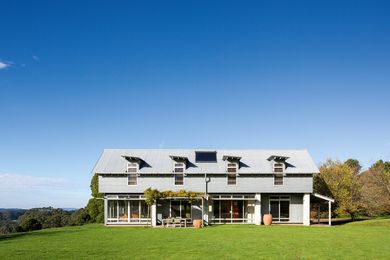 Sitting high among the hills, the Kangaloon House opens out to breathtaking views to the east.