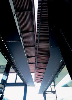 The roofs
of the lower pavilions overlap above the breezeway.Photograph Anthony Browell