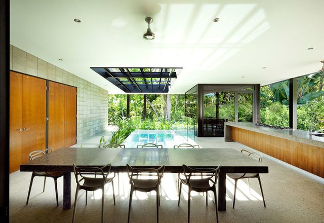 (–) Glass House by Charles Wright Architects.